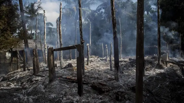 Роҳингалар қишлоғига ўт қўйилган