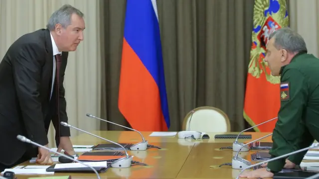 Дмитрий Рогозин (слева) и Юрий Борисов в 2016 году