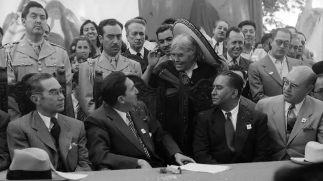 Rosa Bobadilla com o presidente Miguel Alemán