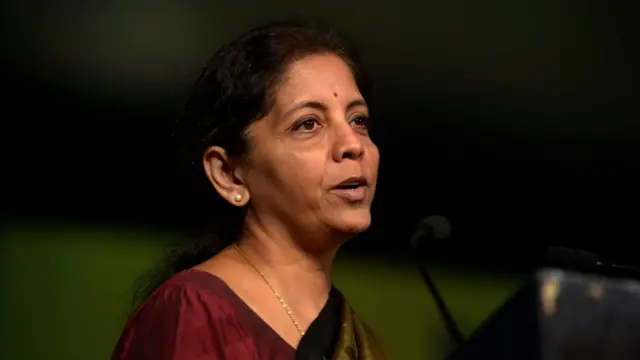 பாதுகாப்புத் துறை அமைச்சர் நிர்மலா சீதாராமன்