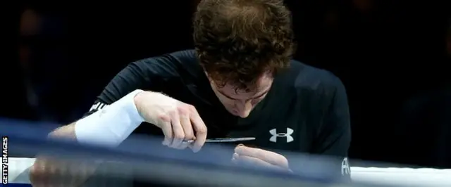 Andy Murray cortando seu cabelo