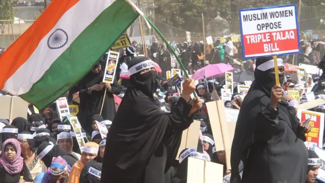 Xotin erini eshakni sikishga kondirgan uy qurilishi videosi Qiz dostingiz bilan porno tomosha qiling