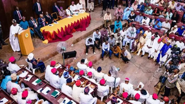 Gomina Ajimọbi n ba awọn alaga kansu tuntun sọrọ