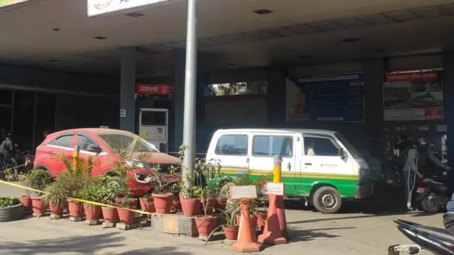 नक्सालस्थित नेपाल प्रहरीले सञ्चालन गरेको पेट्रोल पम्प