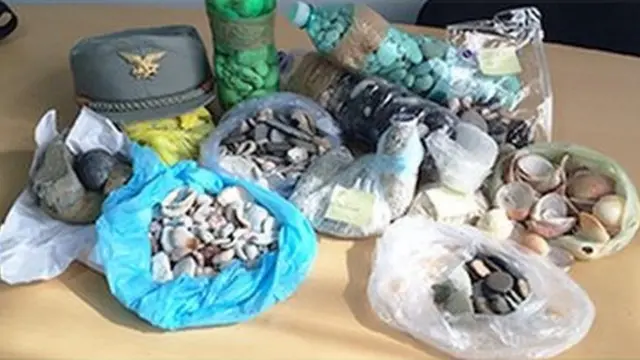 Arena y piedras encontradas en un aeropuerto