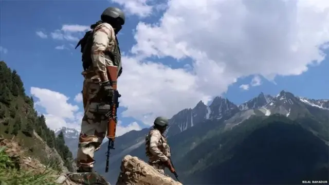 અમરનાથ રોડ પર સુરક્ષા દળો