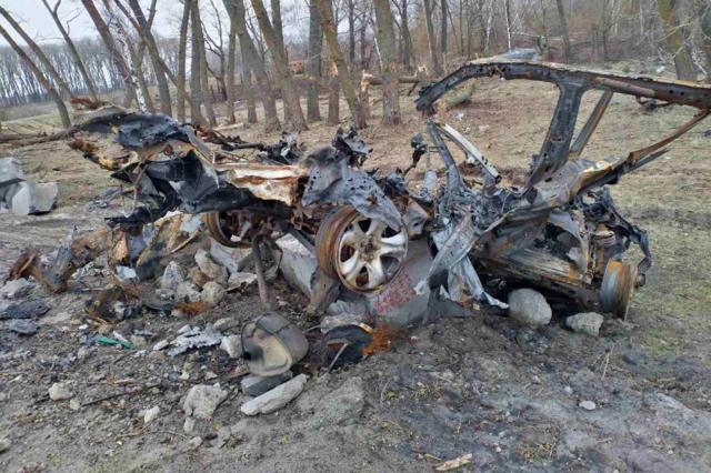 O carro queimado da família Kovalenko
