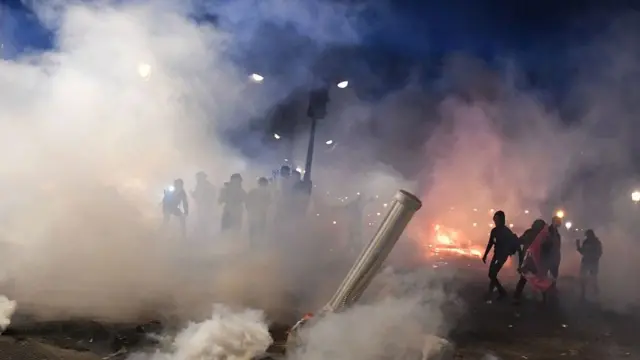 беспорядки в Париже по поводу повышения пенсионного возраста