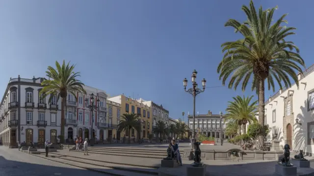 位於大加那利島的拉斯帕馬爾斯市數十年來一直是深受英國人喜愛的度假勝地。
