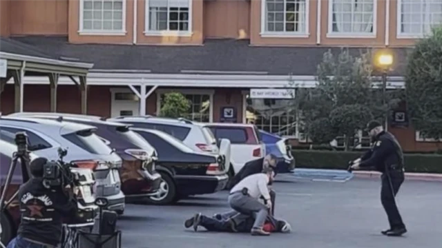 لحظه تسلیم شدن و دستگیری ضارب کشتار روز گذشته در جنوب سانفرانسیسکو