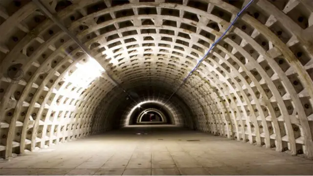 لندن میں زیر زمیں سرنگ