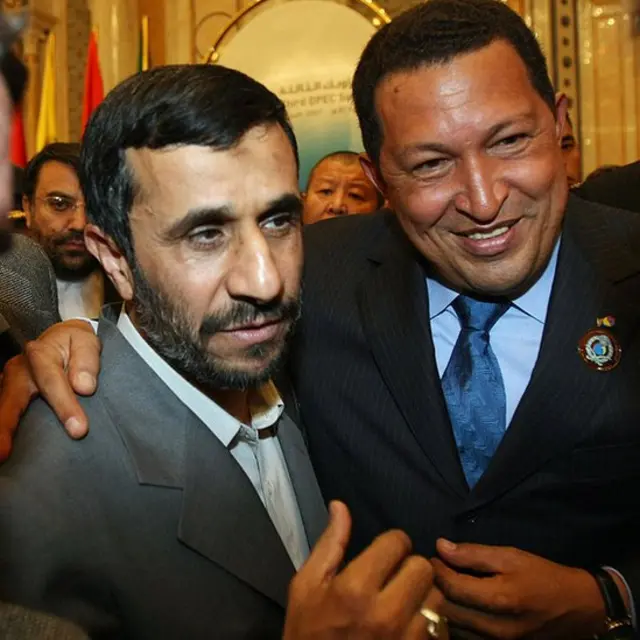 Mahmoud Ahmadinejad (à esquerda) e Hugo Chávez