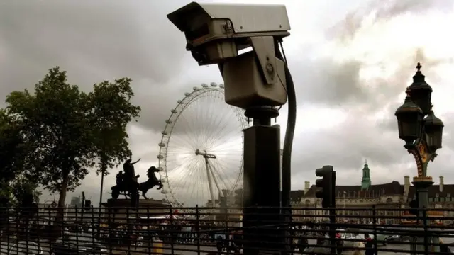 Камера наружного наблюдения в центре Лондона