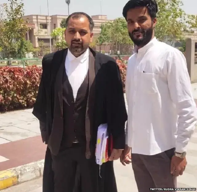वकील रुद विक्रम सिंह यांच्यासह याचिकाकर्ते डॉ. रजनीश सिंह
