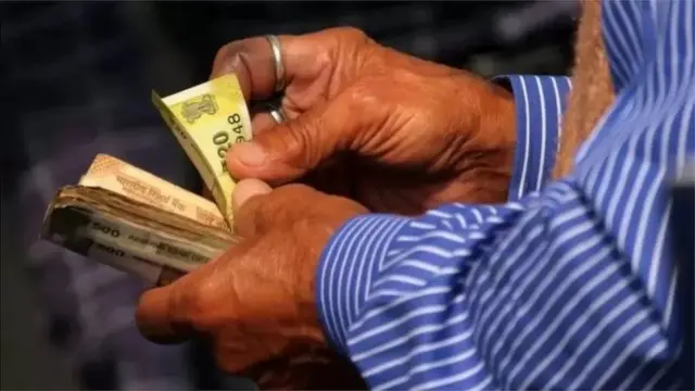 డాలర్తో పోలిస్తే రూపాయి విలువ క్షీణత