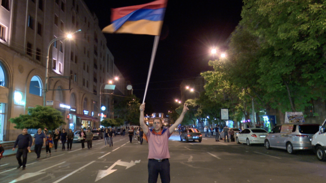 По призыву лидера оппозиции тысячи армян вышли на акцию гражданского неповиновения