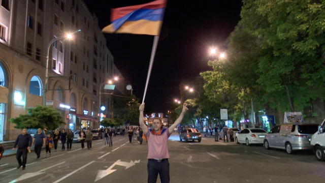 По призыву лидера оппозиции тысячи армян вышли на акцию гражданского неповиновения