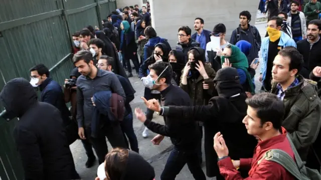 Iran, Teheran, unjuk rasa