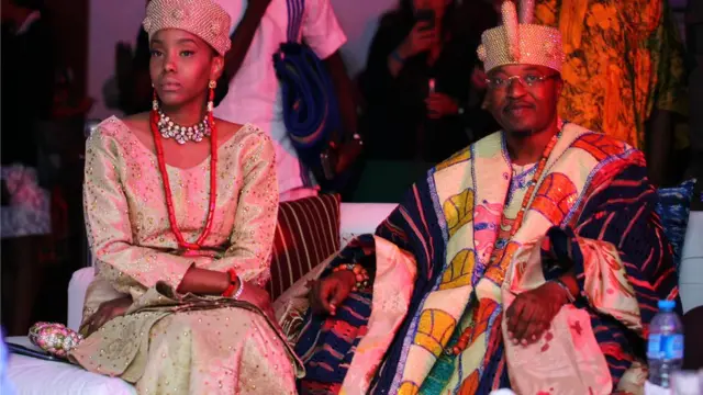 Oluwo ti ilu Iwo, Oba Abdulrasheed Adewale Akanbi pẹlu olori rẹ