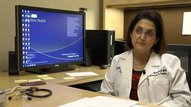 دکتر مهسا محب‌تاش می‌گوید تا بیماران برگه‌های رضایت را پر نکنند هیچ درمان آزمایشی بر آنها انجام نمی‌شود