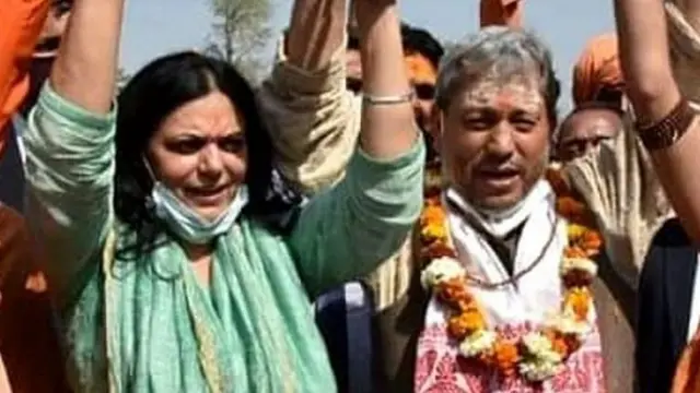 ਤੀਰਥ ਸਿੰਘ ਰਾਵਤ ਅਤੇ ਉਨ੍ਹਾਂ ਦੀ ਪਤਨੀ ਪ੍ਰੋਫ਼ੈਸਰ ਰਸ਼ਮੀ ਤਿਆਗੀ ਰਾਵਤ