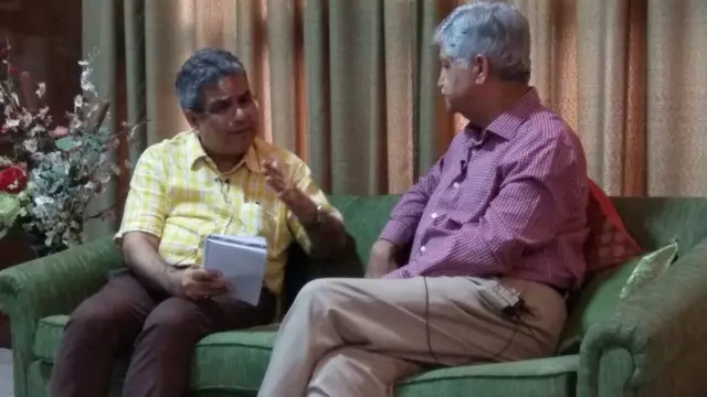 જનરલ વેદપ્રકાશ મલિક સાથે વાત કરતા રેહાન ફઝલ