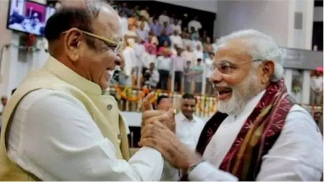 રાષ્ટ્રીય સ્વયંસેવક સંઘમાં મહત્ત્વની ભૂમિકા ભજવનારા અને એક સમયે નરેન્દ્ર મોદીને પોતાના સ્કૂટર પર ફેરવનારા શંકરસિંહ વાઘેલા અને મોદી