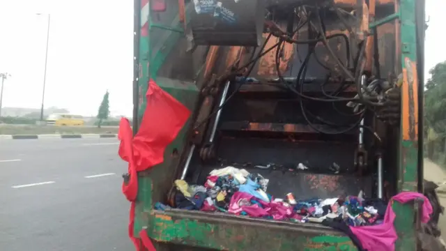 Awọn ọkọ akolẹ-kodọti aladani PSP rẹpẹtẹ lo daku soju popo pẹlu idọti ninu wọn