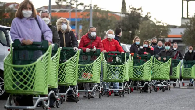 Очередь в Италии