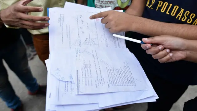 પેપરની તસવીર