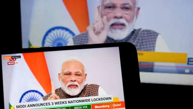 মোবাইল ফোনে, টিভিতে প্রধানমন্ত্রীর সে দিনের ভাষণ শোনেন কোটি কোটি ভারতীয়