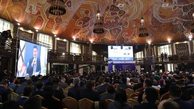 Бишкекте үчүнчү жолу өткөрүлүп жаткан инвестициялык ири форумга миңге жакын бизнес чөйрөнүн адамдары чогулду