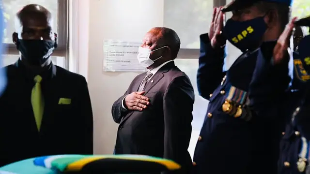 President Cyril ramaphosa pay im last respect to di late deputy minister