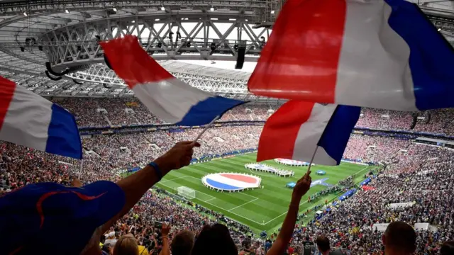 Banderas francesa en la final del Mundial de Rusia 2018.