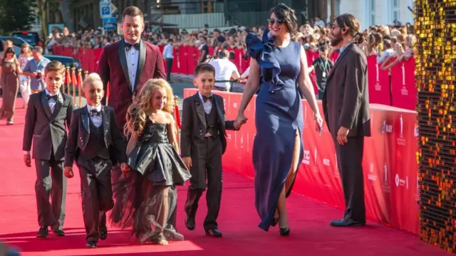 червона доріжка на відкритті Одеського міжнародного кінофестивалю