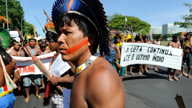 Protesto indígenablaze aposta baixaBrasília