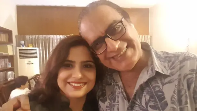 ندا عثمان اپنے والد کے ساتھ