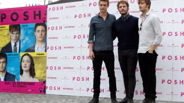 Актеры Макс Айронс, Сэм Клафлин и Дуглас Бут