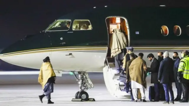 د طالبانو پلاوی د ناروې له لوري په یوه ځانګړې شوې الوتکه کې ستون شو