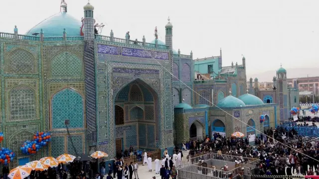 تصویری از مزار شریف