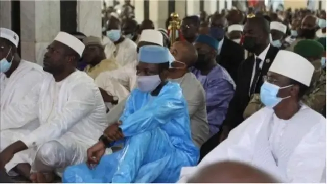 See foto of President Assimi Goïta (with blue) before di attack (file)