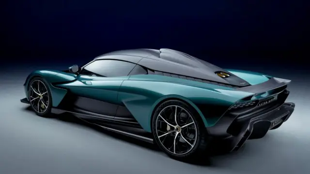 قیمت آستون مارتین والهالا بین ۷۰۰ تا ۸۰۰ هزار پوند پیش‌بینی شده است