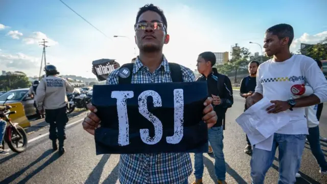 Protesta contra la decisión del TSJ
