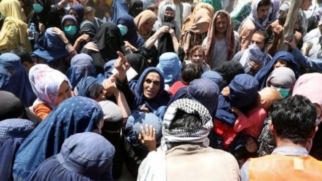數千人從塔利班佔領的城市逃離