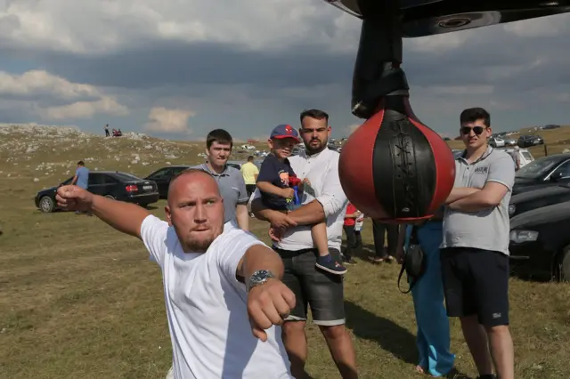 Kruška za udaranje, standardni rekvizit svih vašara, zasupljena je i u Braćku.