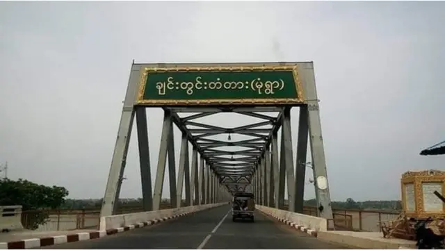 မုံရွာကနေ ဒုန်းတော ရွာဘက်ကို သွားတဲ့ ချင်းတွင်းမြစ်ကူးတံတား