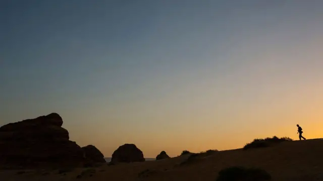 يكتب بول سالوبيك تقارير أسبوعية أو نصف شهرية كما يعقد ورش عمل حول الصحافة البطيئة، وذلك كجزء من مشروع رحلته