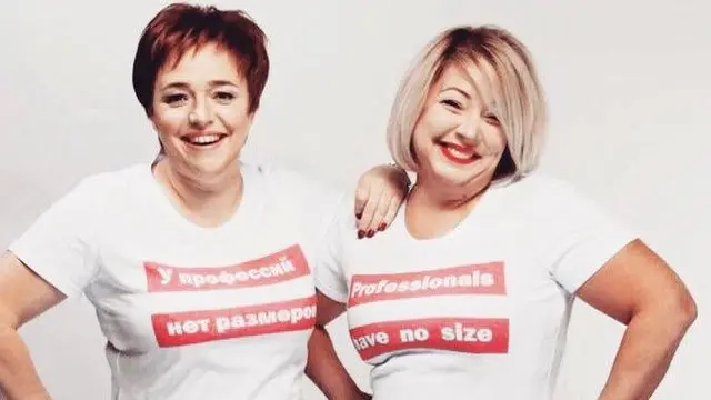 Жалаңаш бұлшықетті қыз Каролдың жалаңаш бөксе фотосы