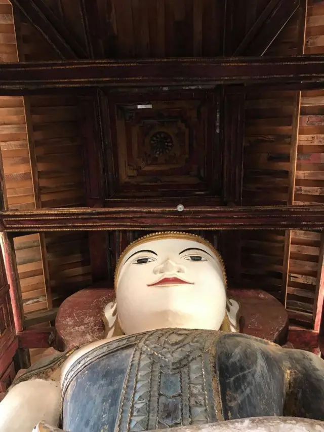 တာခေါင်မွေတော်အတွင်းက ရုပ်ပွားတော်