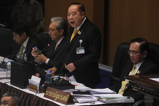 พล.อ.ประวิตร วงษ์สุวรรณ รองนายกรัฐมนตรี ลุกขึ้นชี้แจงเป็นครั้งแรกในรอบสองวัน